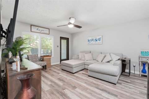 Townhouse in Largo, Florida 2 bedrooms, 75.81 sq.m. № 2217227 - photo 5