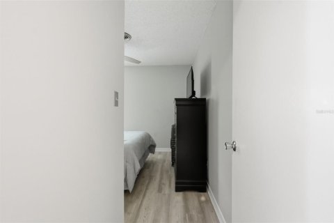 Townhouse in Largo, Florida 2 bedrooms, 75.81 sq.m. № 2217227 - photo 16