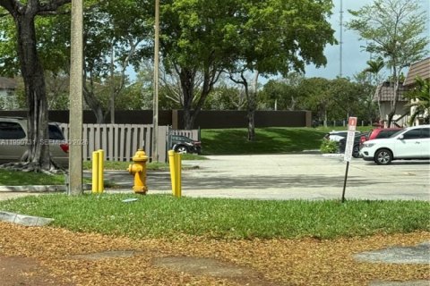 Copropriété à louer à Miami, Floride: 3 chambres, 104.52 m2 № 2056883 - photo 3