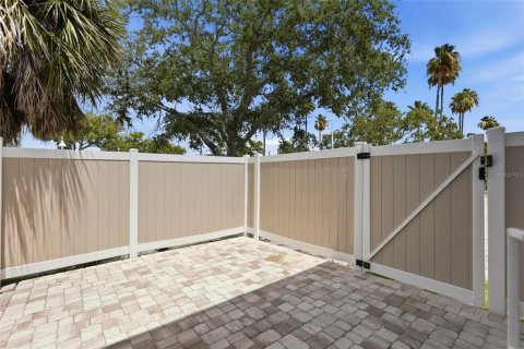 Copropriété à vendre à Saint Petersburg, Floride: 2 chambres, 93.37 m2 № 2196516 - photo 12