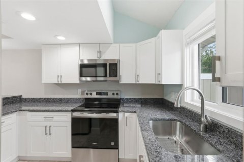 Copropriété à vendre à Saint Petersburg, Floride: 2 chambres, 93.37 m2 № 2196516 - photo 3