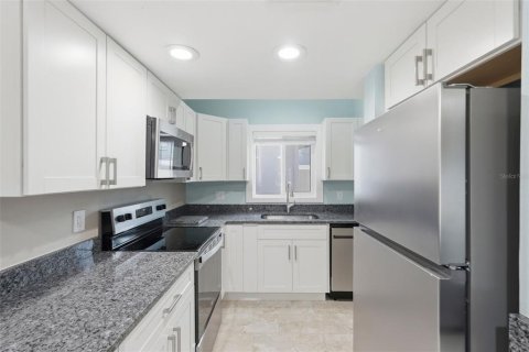 Copropriété à vendre à Saint Petersburg, Floride: 2 chambres, 93.37 m2 № 2196516 - photo 4