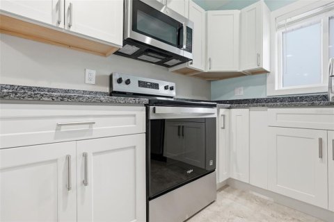 Copropriété à vendre à Saint Petersburg, Floride: 2 chambres, 93.37 m2 № 2196516 - photo 6