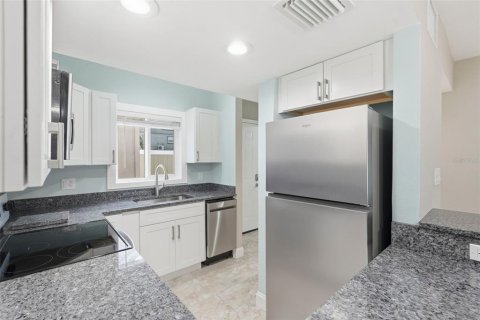 Copropriété à vendre à Saint Petersburg, Floride: 2 chambres, 93.37 m2 № 2196516 - photo 5