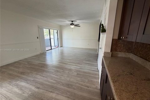 Copropriété à louer à North Miami Beach, Floride: 2 chambres, 78.13 m2 № 2000809 - photo 17