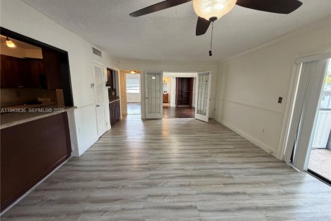 Copropriété à louer à North Miami Beach, Floride: 2 chambres, 78.13 m2 № 2000809 - photo 9