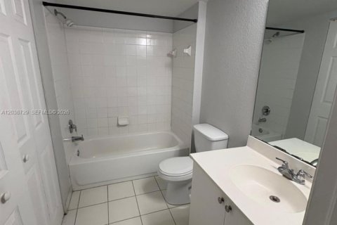 Condo in Homestead, Florida, 2 bedrooms № 2240444 - photo 28