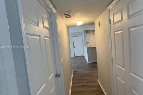 Condo in Homestead, Florida, 2 bedrooms № 2240444 - photo 20