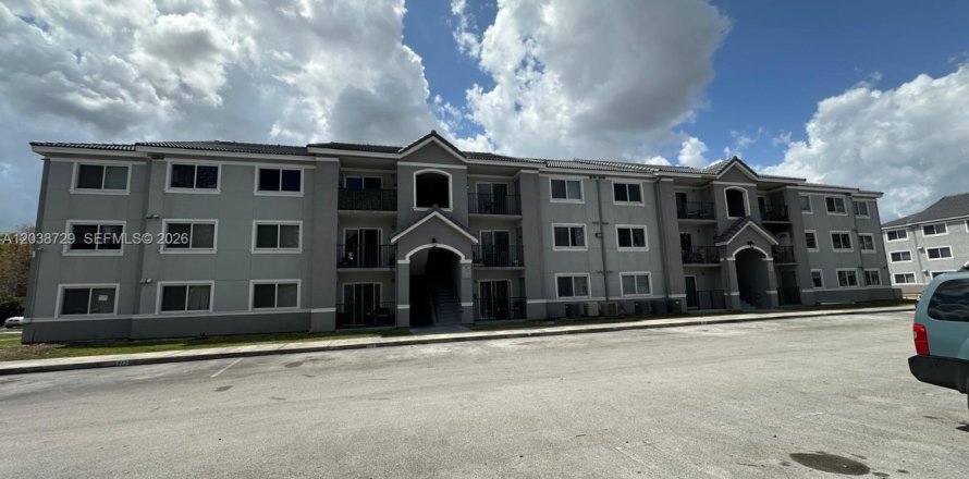 Condo in Homestead, Florida, 2 bedrooms № 2240444