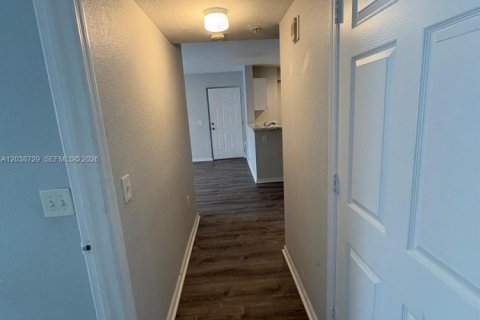 Condo in Homestead, Florida, 2 bedrooms № 2240444 - photo 18