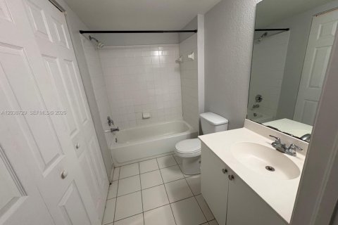 Condo in Homestead, Florida, 2 bedrooms № 2240444 - photo 27