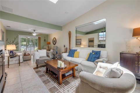 Touwnhouse à vendre à New Smyrna Beach, Floride: 2 chambres, 128.02 m2 № 2409804 - photo 3