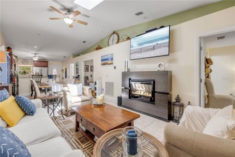 Touwnhouse à vendre à New Smyrna Beach, Floride: 2 chambres, 128.02 m2 № 2409804 - photo 22