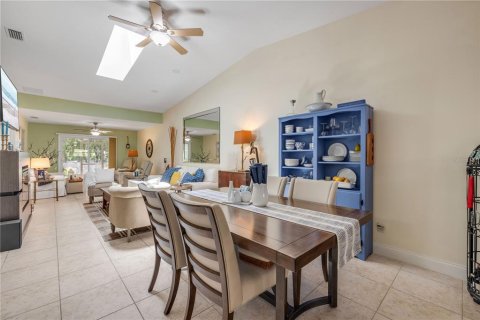 Touwnhouse à vendre à New Smyrna Beach, Floride: 2 chambres, 128.02 m2 № 2409804 - photo 2