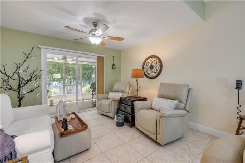 Touwnhouse à vendre à New Smyrna Beach, Floride: 2 chambres, 128.02 m2 № 2409804 - photo 7