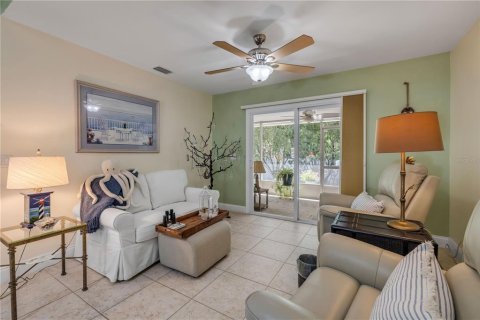 Touwnhouse à vendre à New Smyrna Beach, Floride: 2 chambres, 128.02 m2 № 2409804 - photo 8