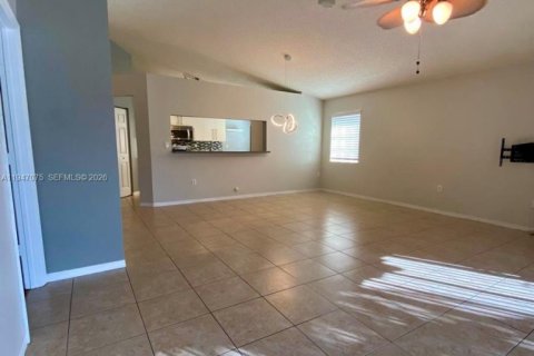 House in Pembroke Pines, Florida 3 bedrooms, 141.95 sq.m. № 2003247 - photo 22