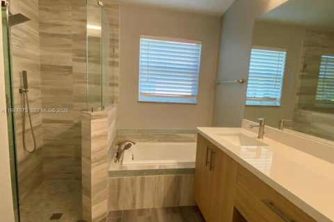 House in Pembroke Pines, Florida 3 bedrooms, 141.95 sq.m. № 2003247 - photo 25