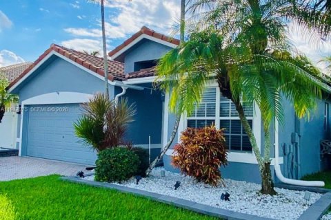 House in Pembroke Pines, Florida 3 bedrooms, 141.95 sq.m. № 2003247 - photo 3