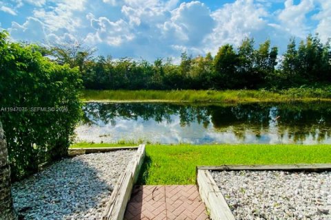 House in Pembroke Pines, Florida 3 bedrooms, 141.95 sq.m. № 2003247 - photo 18