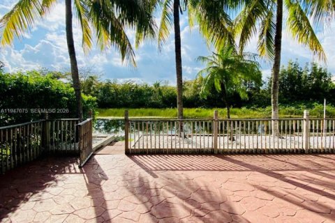 House in Pembroke Pines, Florida 3 bedrooms, 141.95 sq.m. № 2003247 - photo 19