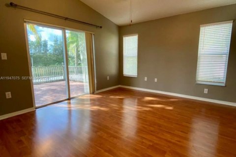 House in Pembroke Pines, Florida 3 bedrooms, 141.95 sq.m. № 2003247 - photo 21