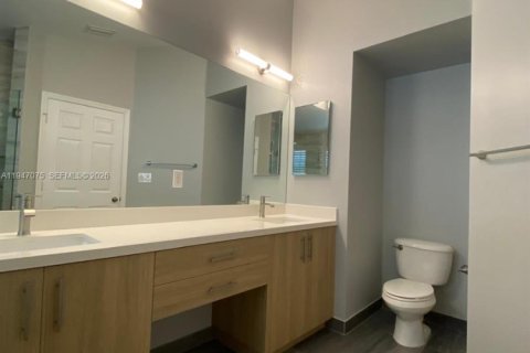 House in Pembroke Pines, Florida 3 bedrooms, 141.95 sq.m. № 2003247 - photo 24