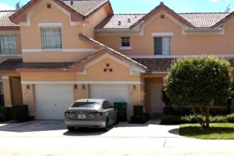 Townhouse in Miramar, Florida 2 bedrooms, 117.99 sq.m. № 2298021