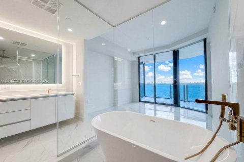 Copropriété à louer à Miami, Floride: 2 chambres, 140.38 m2 № 2432507 - photo 7