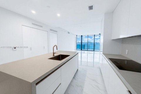 Copropriété à louer à Miami, Floride: 2 chambres, 140.38 m2 № 2432507 - photo 2