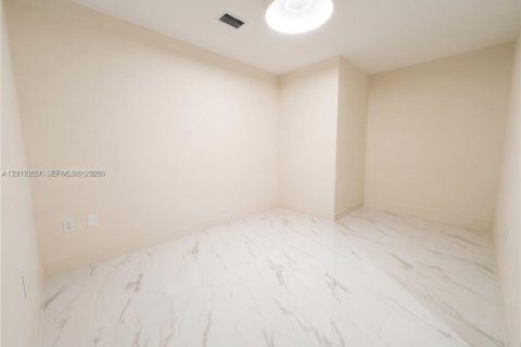 Copropriété à louer à Miami, Floride: 2 chambres, 140.38 m2 № 2432507 - photo 18