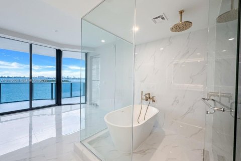 Copropriété à louer à Miami, Floride: 2 chambres, 140.38 m2 № 2432507 - photo 6