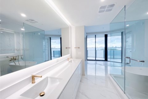 Copropriété à louer à Miami, Floride: 2 chambres, 140.38 m2 № 2432507 - photo 9