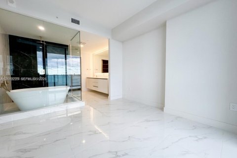 Copropriété à louer à Miami, Floride: 2 chambres, 140.38 m2 № 2432507 - photo 4