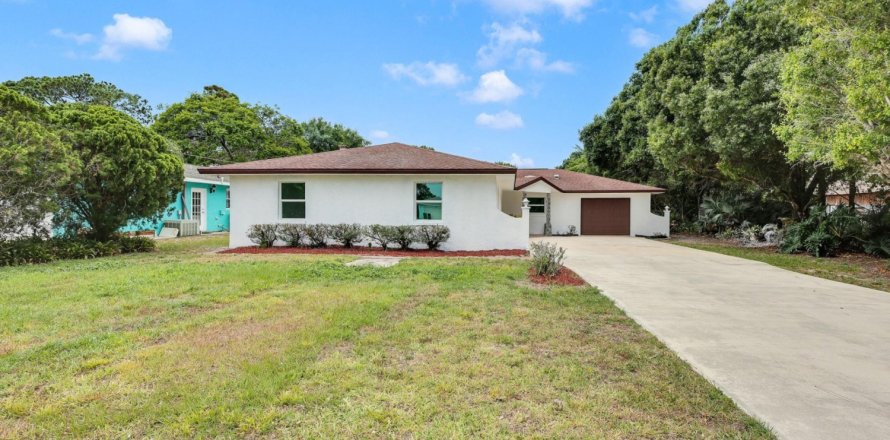 House in Fort Pierce, Florida 3 bedrooms, 251.49 sq.m. № 1182675