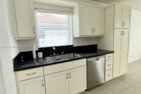 Condo in Boynton Beach, Florida, 3 bedrooms  № 2020969 - photo 11