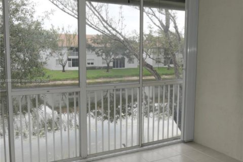 Condo in Boynton Beach, Florida, 3 bedrooms  № 2020969 - photo 13