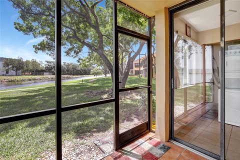 Condo in Miami Lakes, Florida, 2 bedrooms  № 1758856 - photo 22