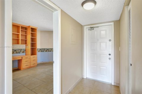 Condo in Miami Lakes, Florida, 2 bedrooms  № 1758856 - photo 13
