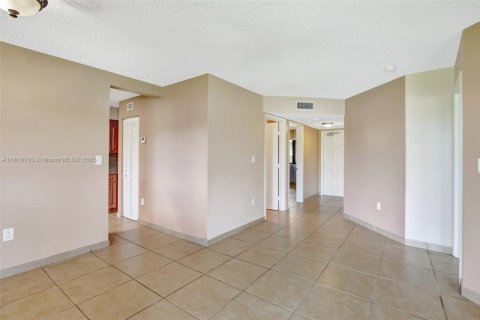 Condo in Miami Lakes, Florida, 2 bedrooms  № 1758856 - photo 28