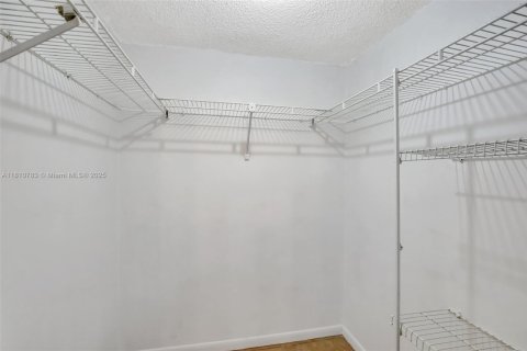 Condo in Miami Lakes, Florida, 2 bedrooms  № 1758856 - photo 18