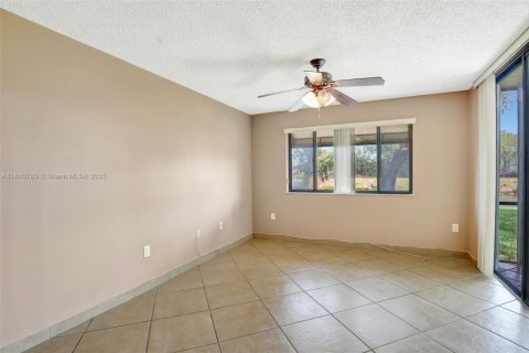 Condo in Miami Lakes, Florida, 2 bedrooms  № 1758856 - photo 29