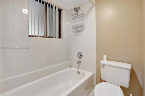 Condo in Miami Lakes, Florida, 2 bedrooms  № 1758856 - photo 17