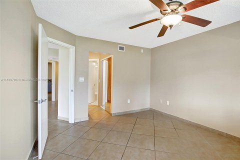 Condo in Miami Lakes, Florida, 2 bedrooms  № 1758856 - photo 26