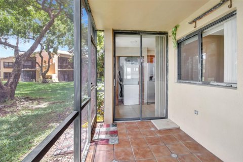 Condo in Miami Lakes, Florida, 2 bedrooms  № 1758856 - photo 20