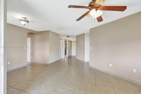 Condo in Miami Lakes, Florida, 2 bedrooms  № 1758856 - photo 27