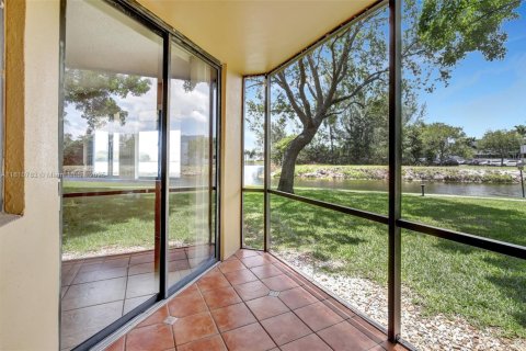 Condo in Miami Lakes, Florida, 2 bedrooms  № 1758856 - photo 21