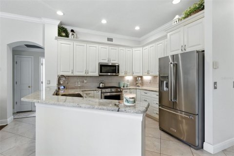 House in Tampa, Florida 3 bedrooms, 196.67 sq.m. № 1894012 - photo 8