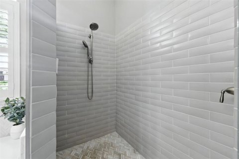 House in Tampa, Florida 3 bedrooms, 196.67 sq.m. № 1894012 - photo 20