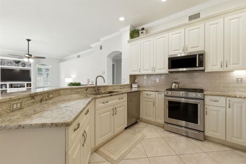 House in Tampa, Florida 3 bedrooms, 196.67 sq.m. № 1894012 - photo 10